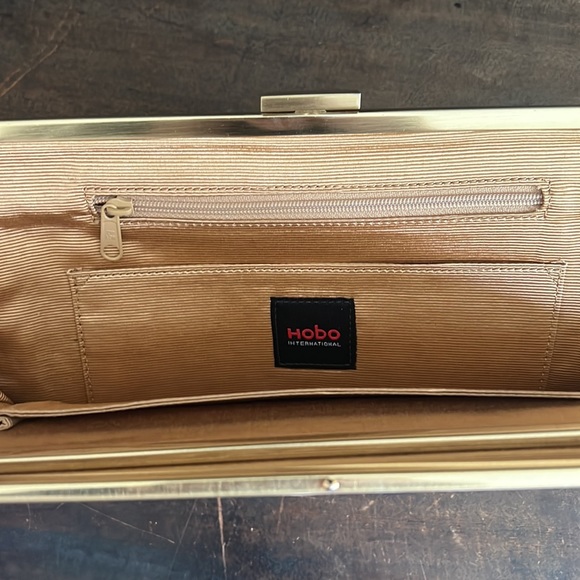 Clutch - Picture 2 of 4